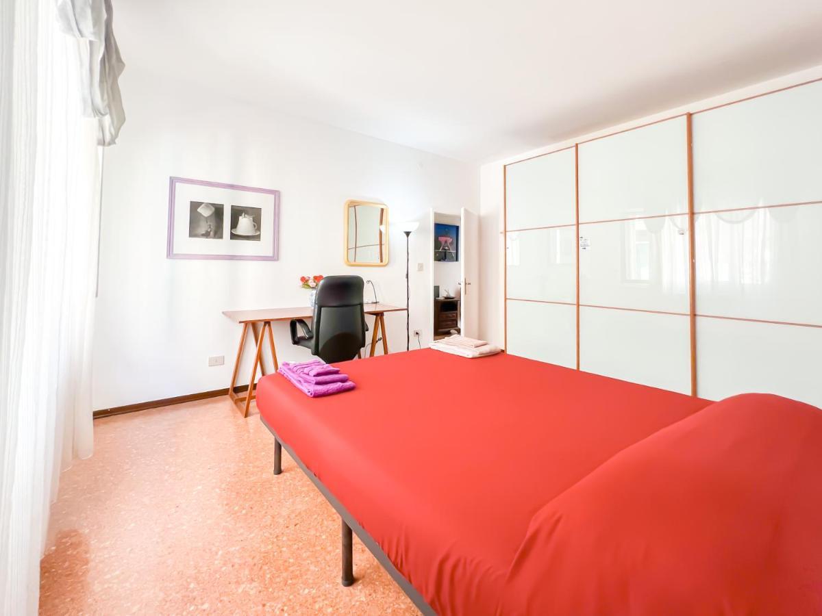 Nice Cozy Apartment In The Mainland Of Venice Mestre Bagian luar foto