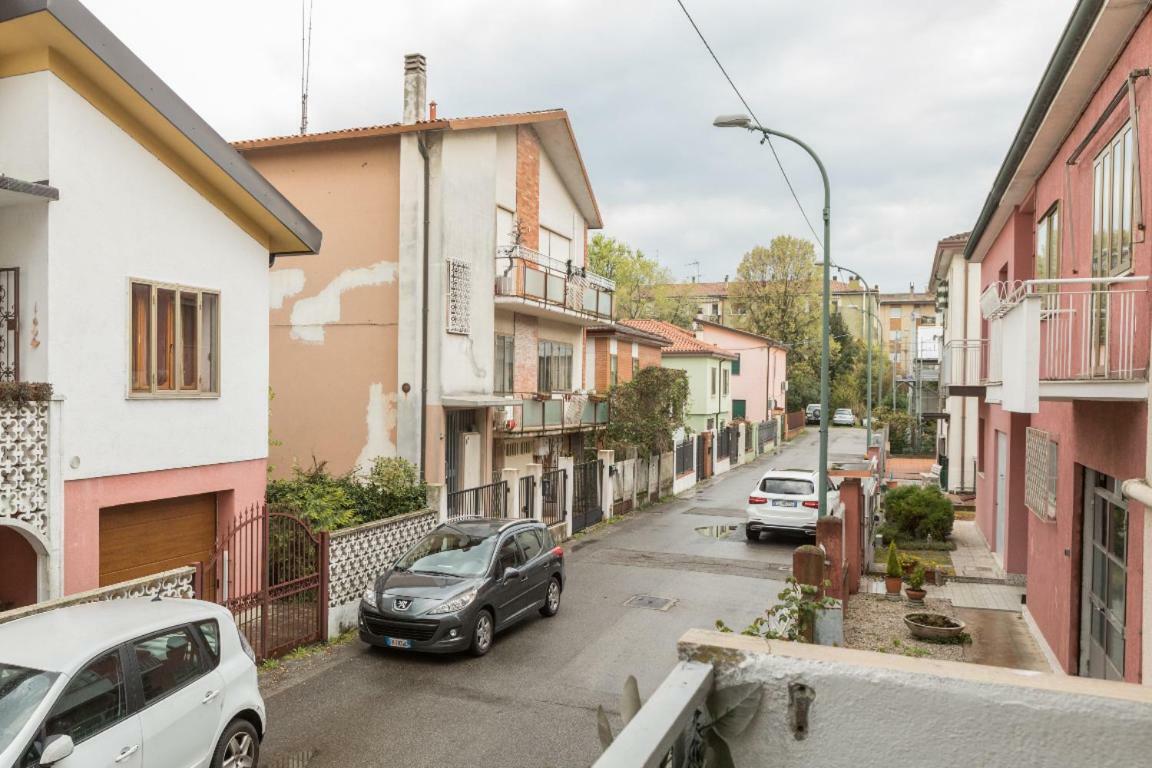 Nice Cozy Apartment In The Mainland Of Venice Mestre Bagian luar foto